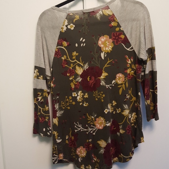 Stretchy olive green shirt - Picture 7 of 7